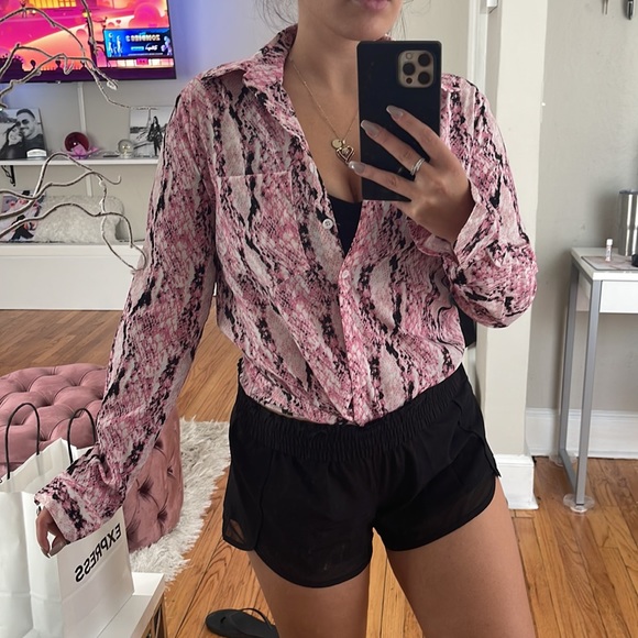 Snake print blouse/button down - Picture 4 of 4